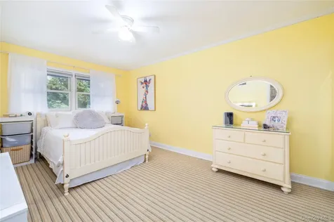 6 Blenheim Court Rockville Centre NY 11570