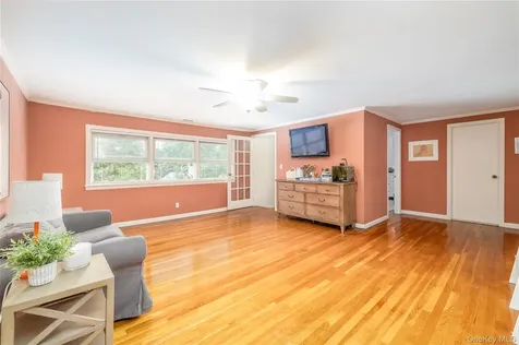 6 Blenheim Court Rockville Centre NY 11570