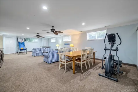 6 Blenheim Court Rockville Centre NY 11570