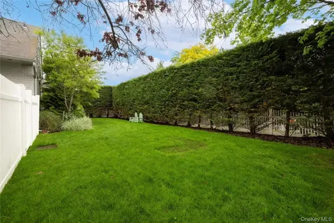 6 Blenheim Court Rockville Centre NY 11570