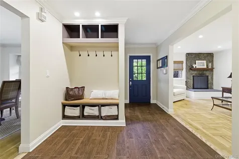 6 Blenheim Court Rockville Centre NY 11570