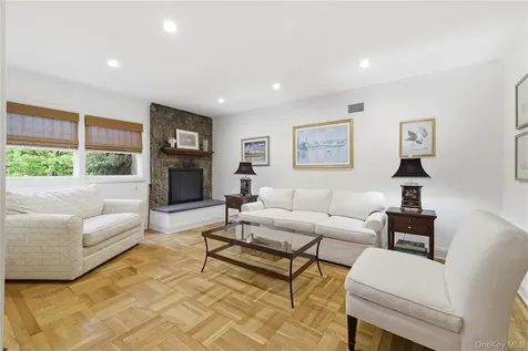 6 Blenheim Court Rockville Centre NY 11570