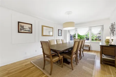 6 Blenheim Court Rockville Centre NY 11570