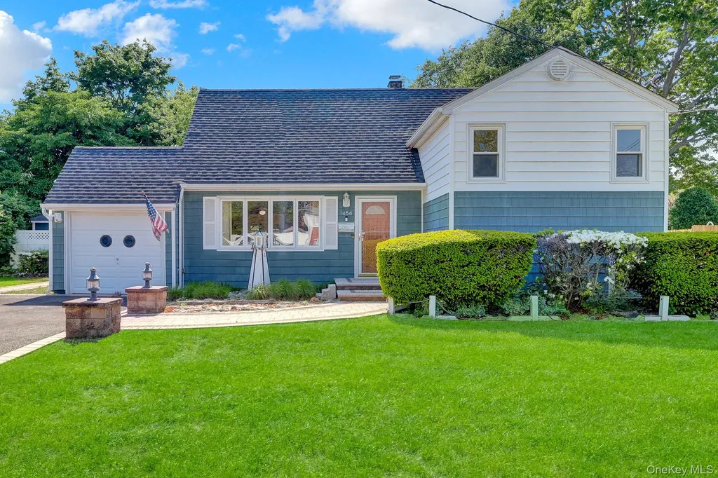1456 Peters Boulevard Bay Shore NY 11706