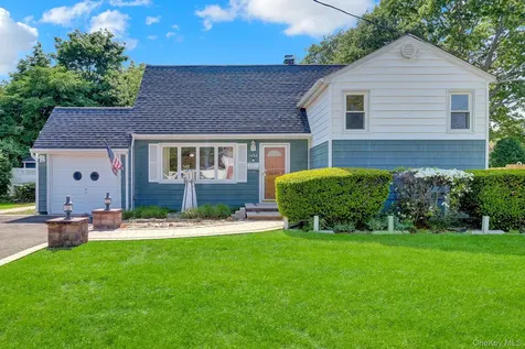 1456 Peters Boulevard Bay Shore NY 11706