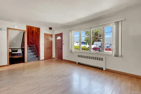 1456 Peters Boulevard Bay Shore NY 11706