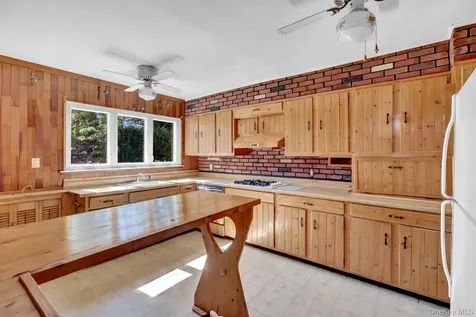 1456 Peters Boulevard Bay Shore NY 11706