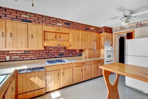 1456 Peters Boulevard Bay Shore NY 11706