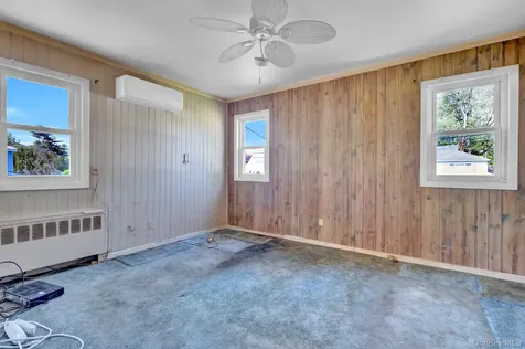 1456 Peters Boulevard Bay Shore NY 11706