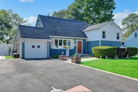 1456 Peters Boulevard Bay Shore NY 11706