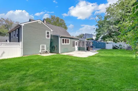 1456 Peters Boulevard Bay Shore NY 11706