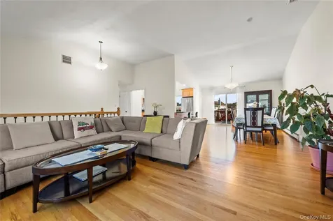 361 Nevada Street Lindenhurst NY 11757