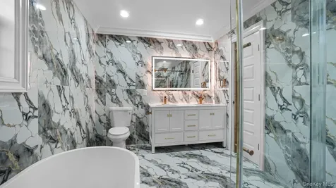 17 Hommell Street S Valley Stream NY 11580