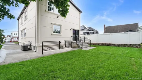 17 Hommell Street S Valley Stream NY 11580
