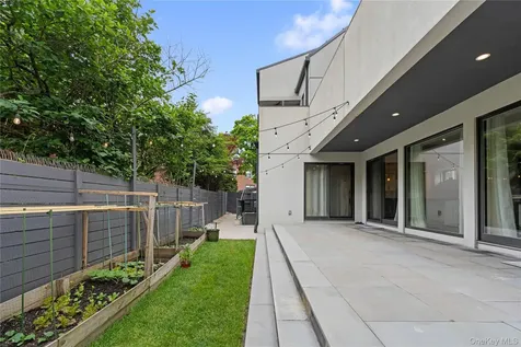 166-15 35th Avenue Flushing NY 11358