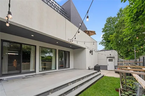 166-15 35th Avenue Flushing NY 11358