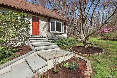 307 Old Kingston Road New Paltz NY 12561
