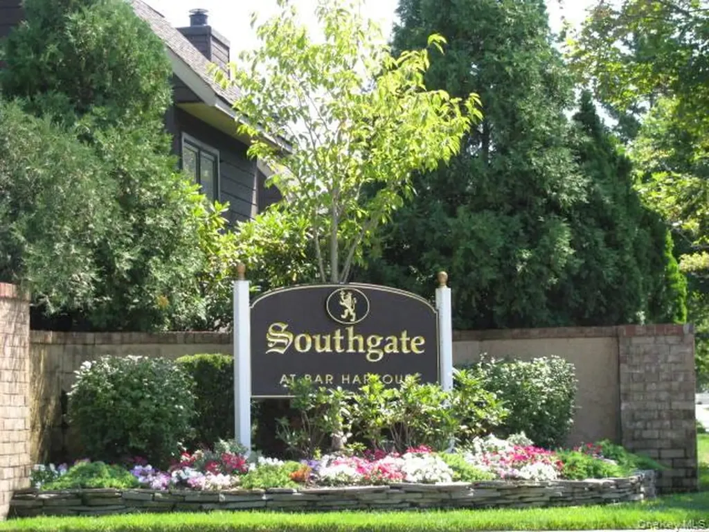 174 Southgate Crescent Massapequa Park NY 11762