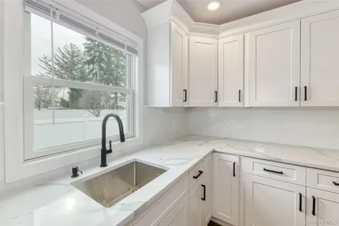 479 Woodbury Road Plainview NY 11803