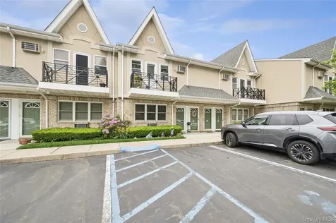 408 Cambridge Court Glen Cove NY 11542