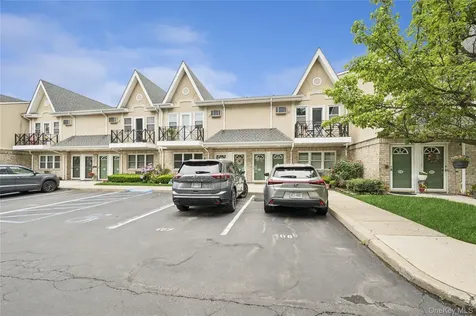 408 Cambridge Court Glen Cove NY 11542