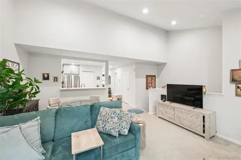 408 Cambridge Court Glen Cove NY 11542