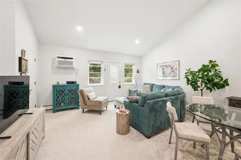 408 Cambridge Court Glen Cove NY 11542