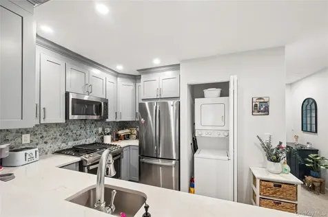 408 Cambridge Court Glen Cove NY 11542