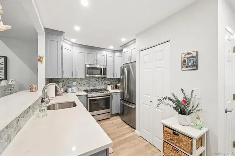 408 Cambridge Court Glen Cove NY 11542