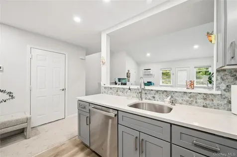 408 Cambridge Court Glen Cove NY 11542