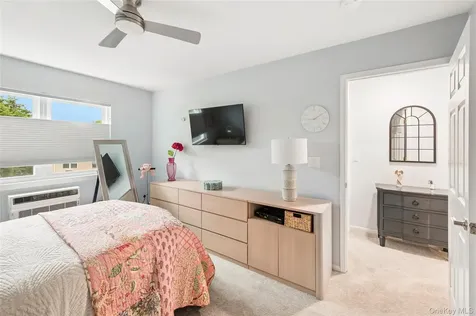 408 Cambridge Court Glen Cove NY 11542