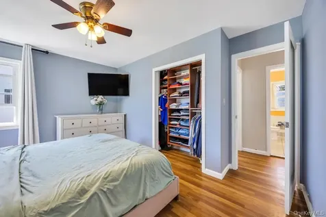 83 E End Avenue Hicksville NY 11801