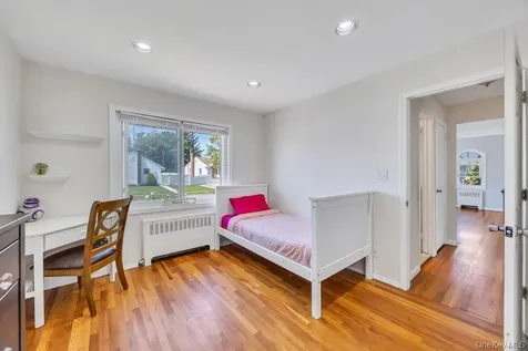 83 E End Avenue Hicksville NY 11801