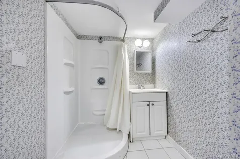 83 E End Avenue Hicksville NY 11801