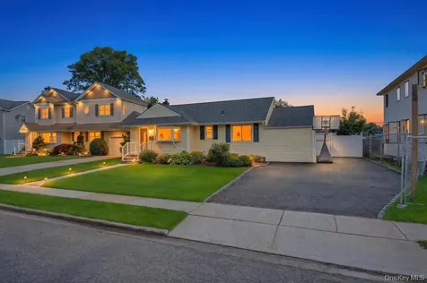 83 E End Avenue Hicksville NY 11801