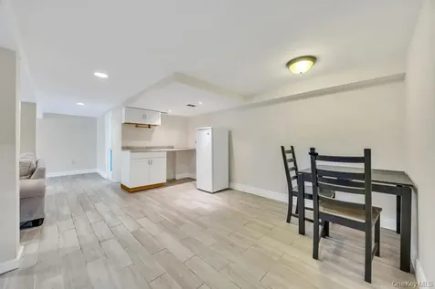 83 E End Avenue Hicksville NY 11801