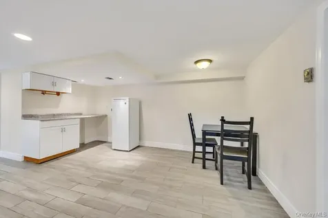 83 E End Avenue Hicksville NY 11801