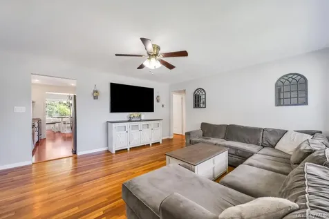 83 E End Avenue Hicksville NY 11801