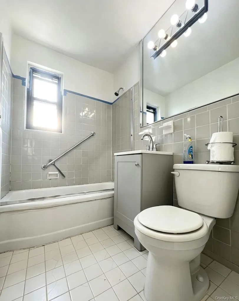 6722 136th Street Flushing NY 11367