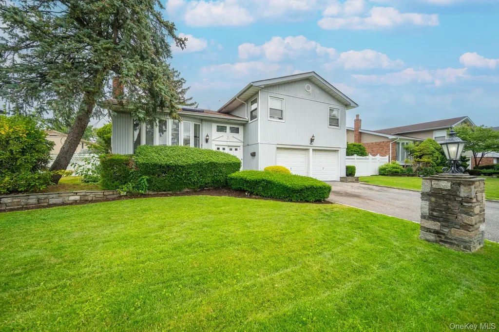 15 Jackie Drive Westbury NY 11590