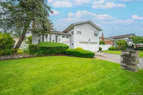 15 Jackie Drive Westbury NY 11590