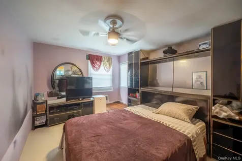 15 Jackie Drive Westbury NY 11590