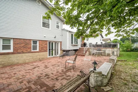 15 Jackie Drive Westbury NY 11590
