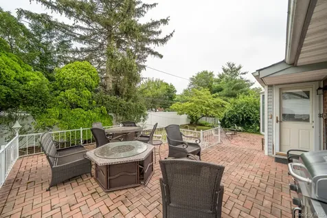 15 Jackie Drive Westbury NY 11590