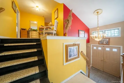 15 Jackie Drive Westbury NY 11590