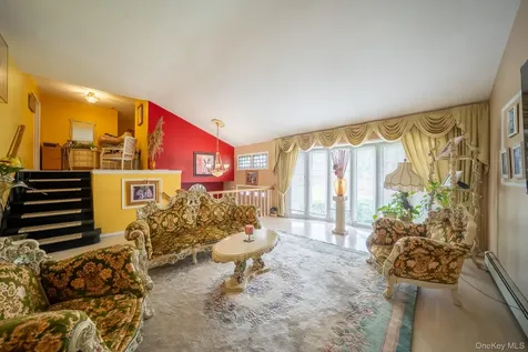 15 Jackie Drive Westbury NY 11590