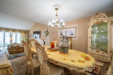 15 Jackie Drive Westbury NY 11590