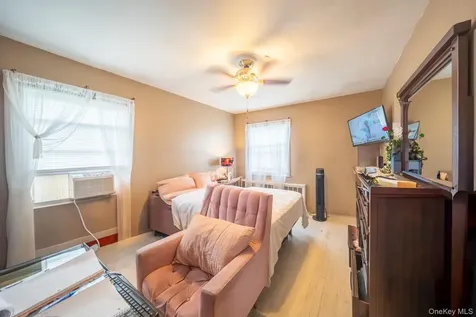 15 Jackie Drive Westbury NY 11590