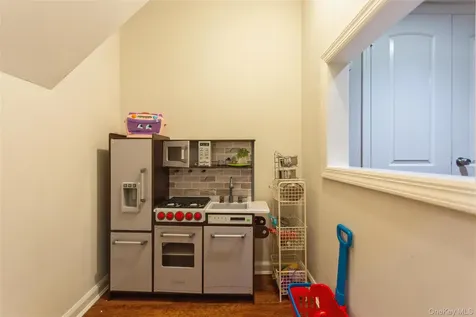 6 Newkirk Avenue East Rockaway NY 11518