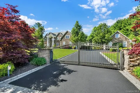 9 Tyler Court Mahopac NY 10541